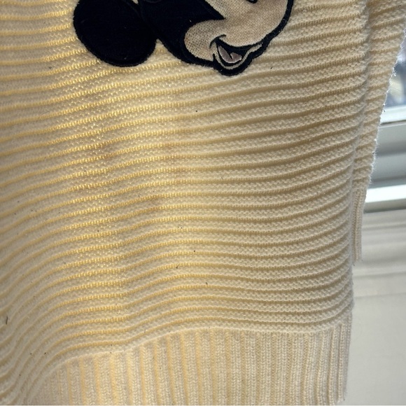 ⭒ 3T Minnie Mouse Cream Crew Neck Sweater Disney Junior Knit with Gold Bow ⭒ - Picture 10 of 11